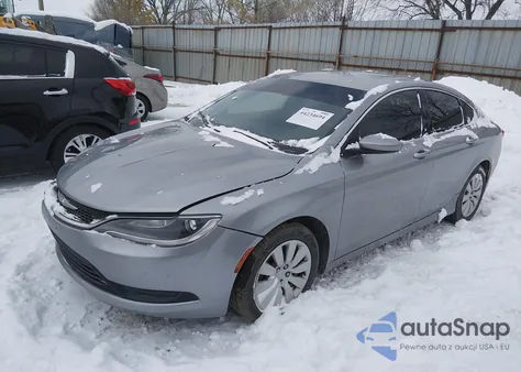 2015 Chrysler 200 Lx z USA, uszkodzony, nr VIN 1C3CCCFB7FN597100